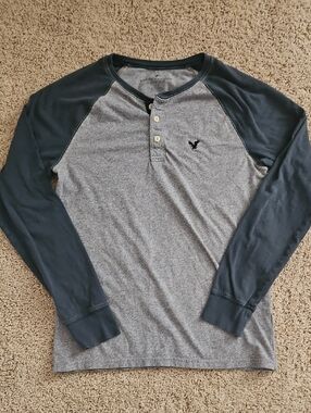Men's Long Sleeve Henley Raglan Shirt - Gray with Dark Green Sleeves